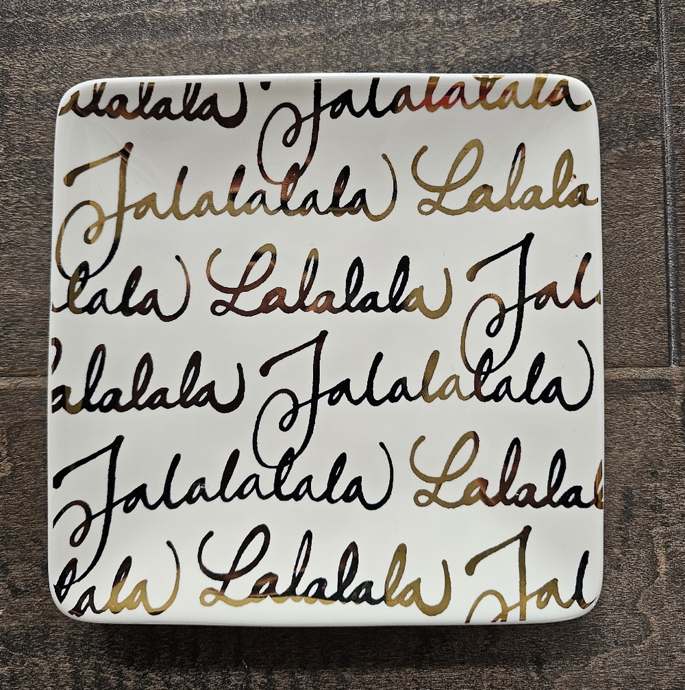 Pottery Barn Falalalala Set of 6 Gold & Cream Colored Appetizer Plates - Picture 5 of 6
